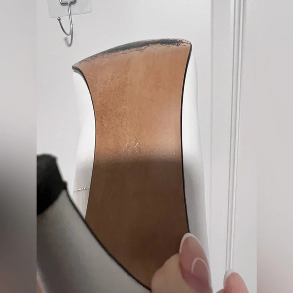 Vintage | Sevilla Genuine Leather White Almond Toe Pumps | Size 6.5 - Picture 11 of 11